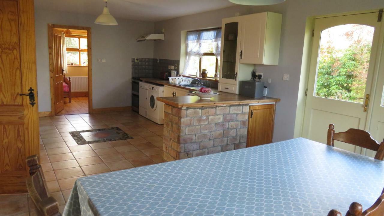 Heatherhill Farm Cottage In Letterfrack Beside Connemara National Park المظهر الخارجي الصورة
